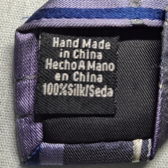 Van Heusen 💯 Silk Designer Necktie 60" x 3.75" Purple Stripes Stain Resistant - Picture 5 of 10